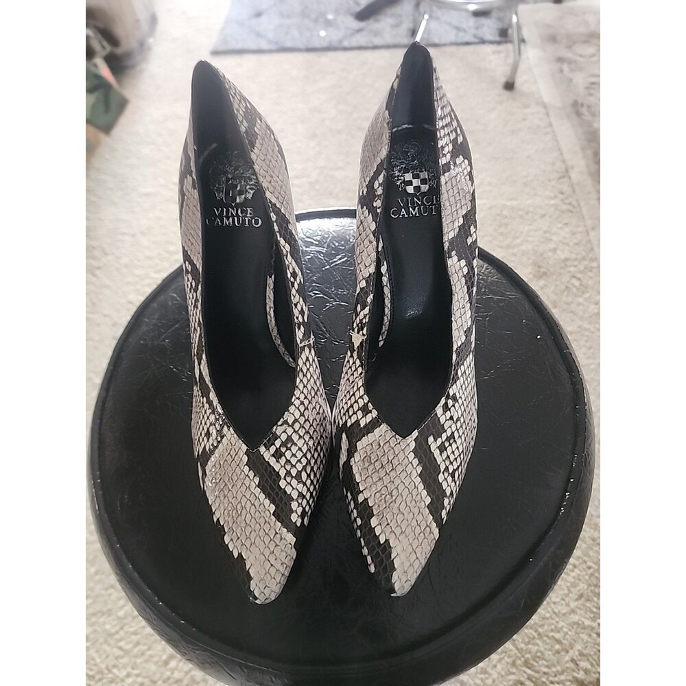Vince Camuto Ishani Pointed Toe Snakeskin Shoes Pumps Carved Heel Size 10